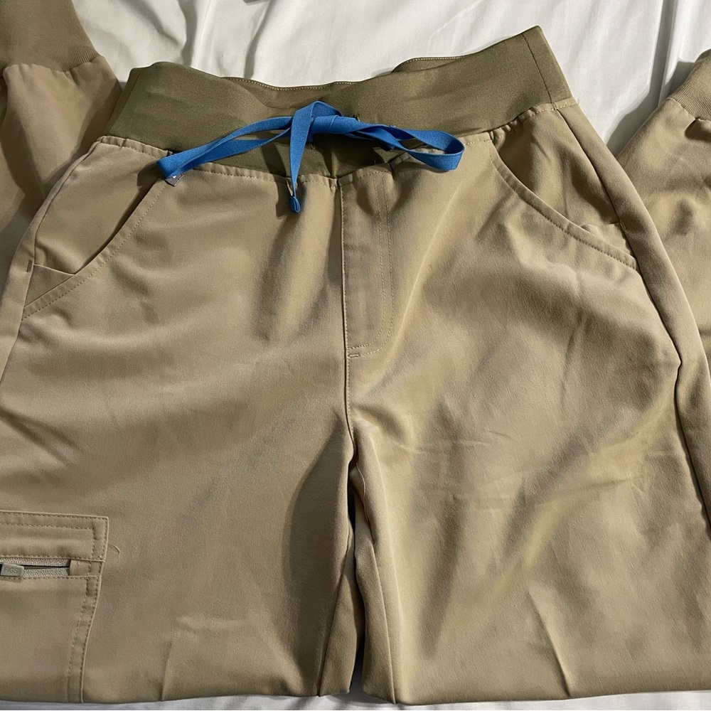 Figs Sandstone scrub set Rafaela top & Zamora high waisted pants